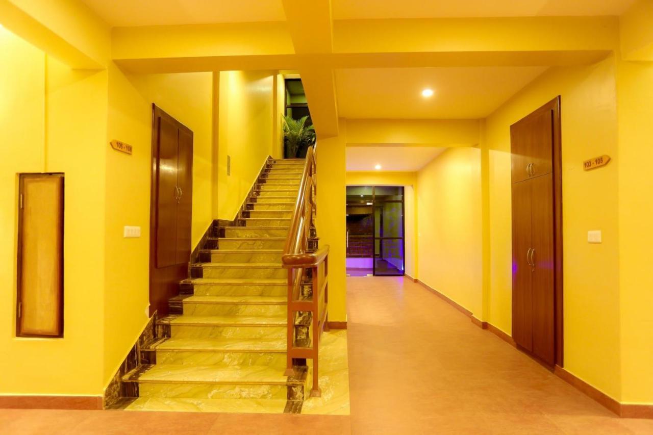Om Gaura Hotel Покхара Екстер'єр фото