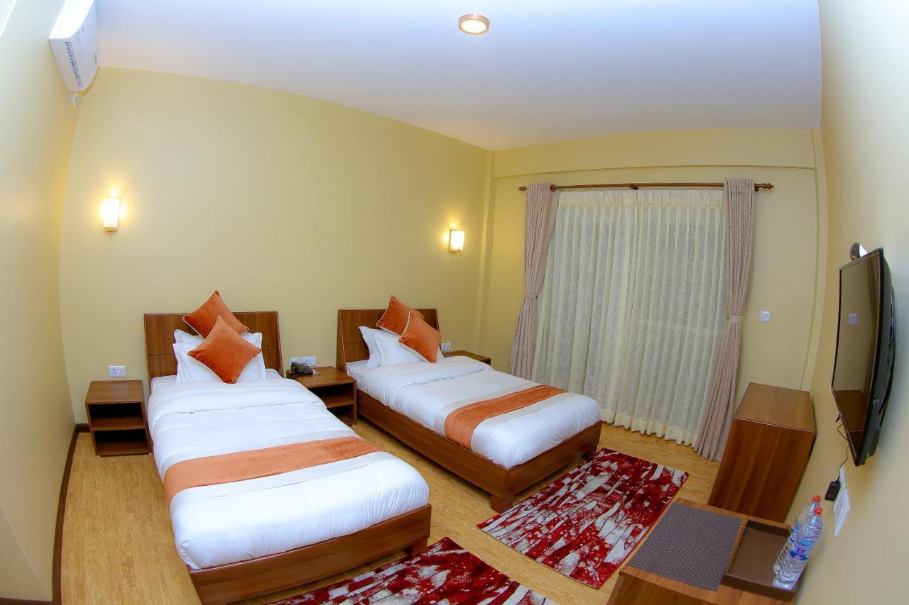 Om Gaura Hotel Покхара Екстер'єр фото
