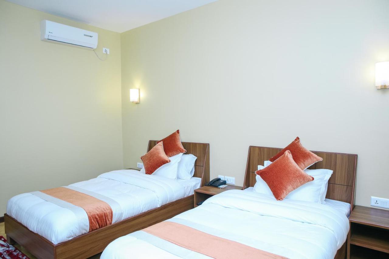 Om Gaura Hotel Покхара Екстер'єр фото