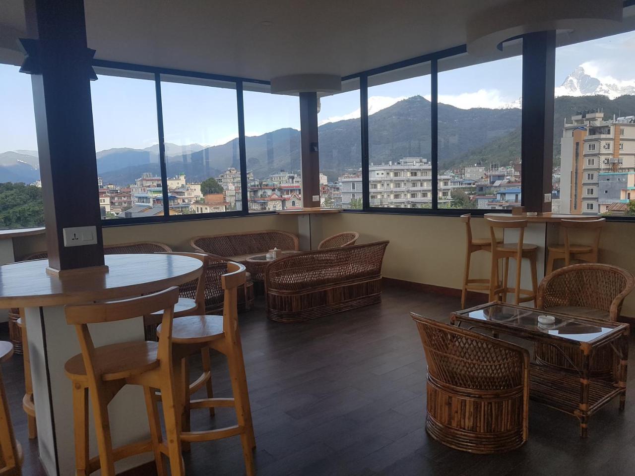 Om Gaura Hotel Покхара Екстер'єр фото