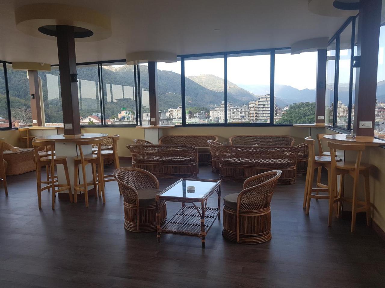Om Gaura Hotel Покхара Екстер'єр фото