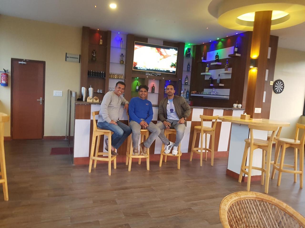 Om Gaura Hotel Покхара Екстер'єр фото
