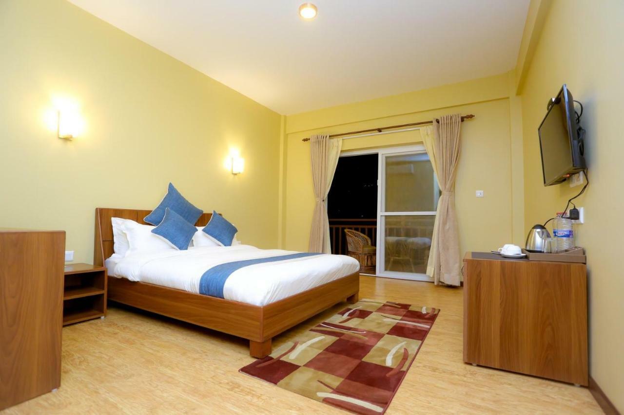 Om Gaura Hotel Покхара Екстер'єр фото